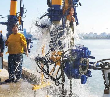 بازوی تخلیه و بارگیری دریایی انزلی